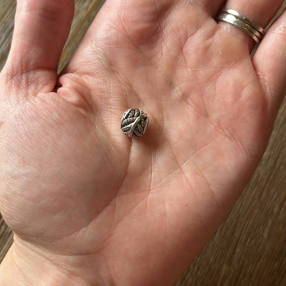 Pandora Sparkling Vine Bead Charm - Picture 3 of 3